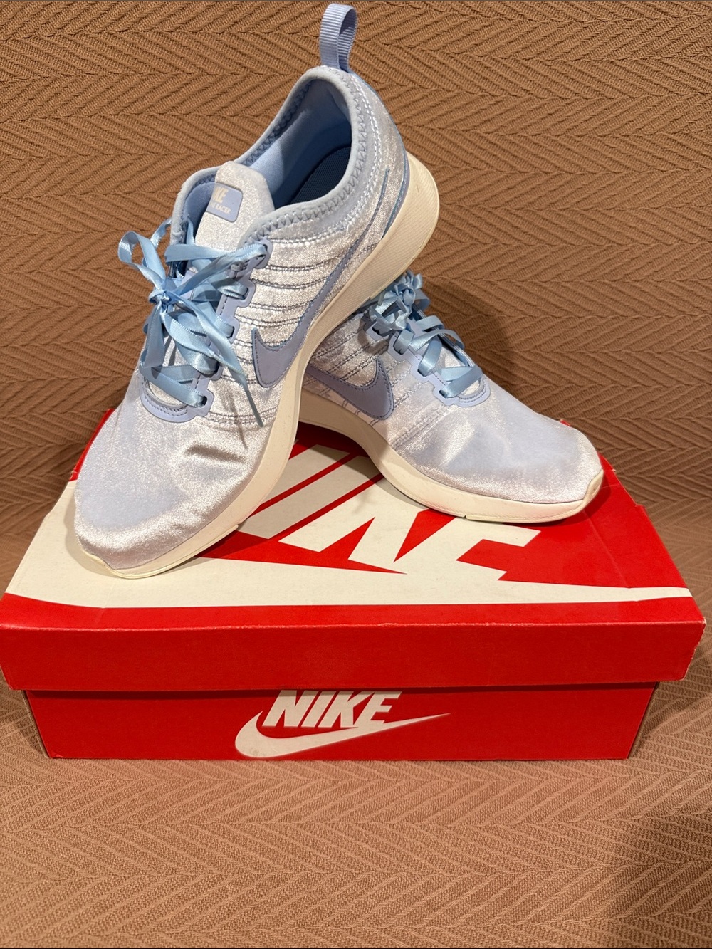 Nike Women’s Light Blue velvet Slip-On Training Sneakers like new 7Y